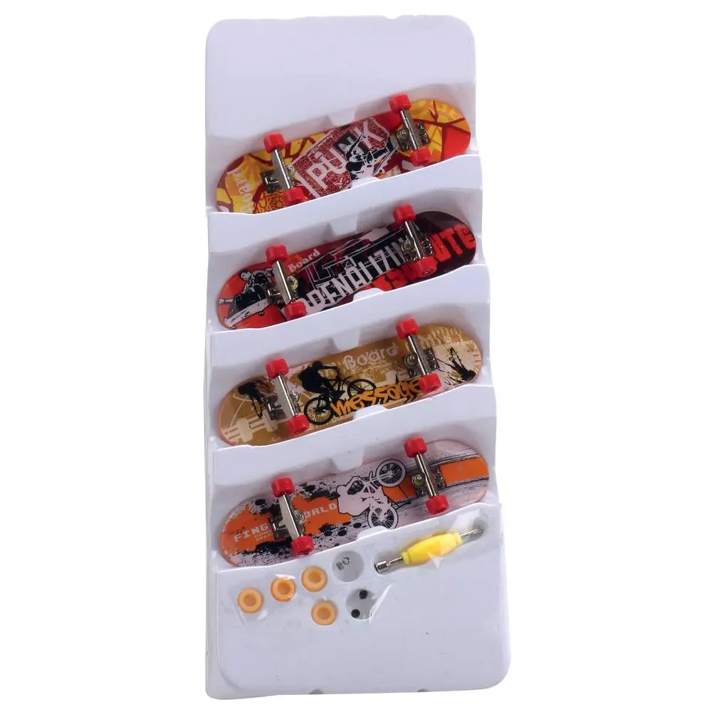 4 MINI SKATEBOARDS
